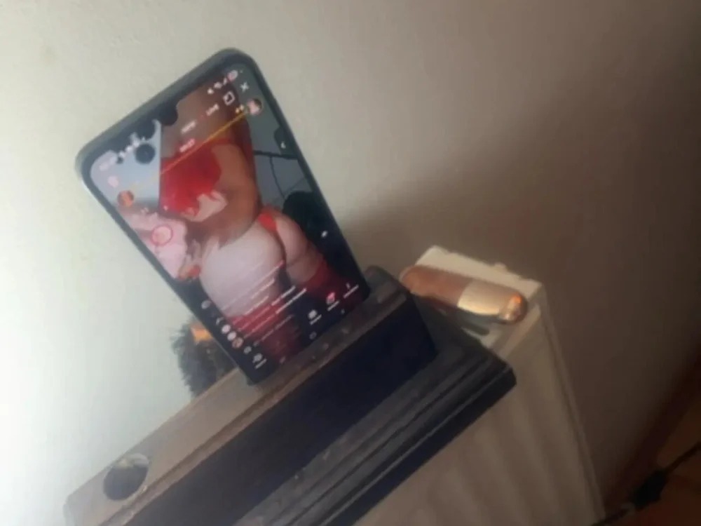 SeksiMilf34 Chatroom