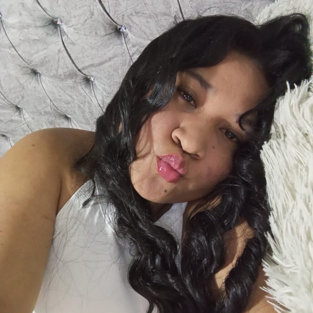 Selena_ch1 Chatroom