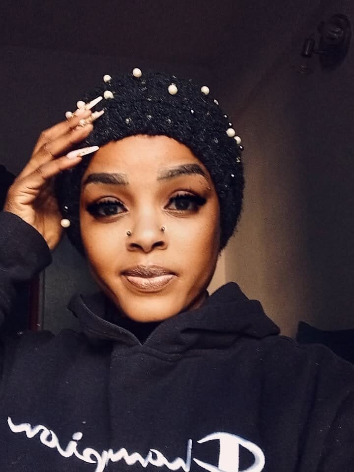 Sexiebootysmile39 Chatroom