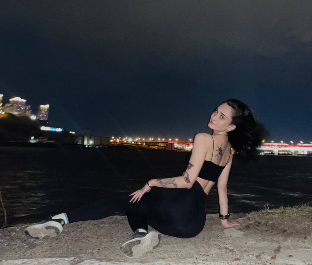 Sexxxtazy_Vi Chatroom