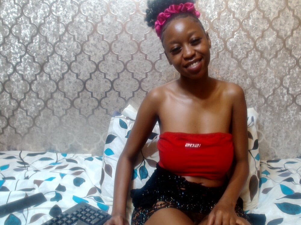 SexyPetitex25 Chatroom