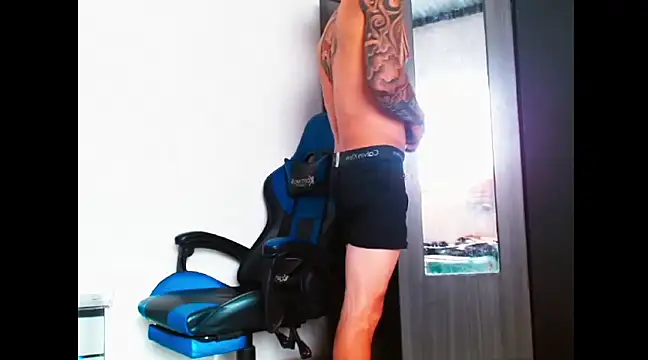 Sexy_BOY_Tatoo Chatroom
