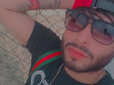 sexy-accommodating-guys