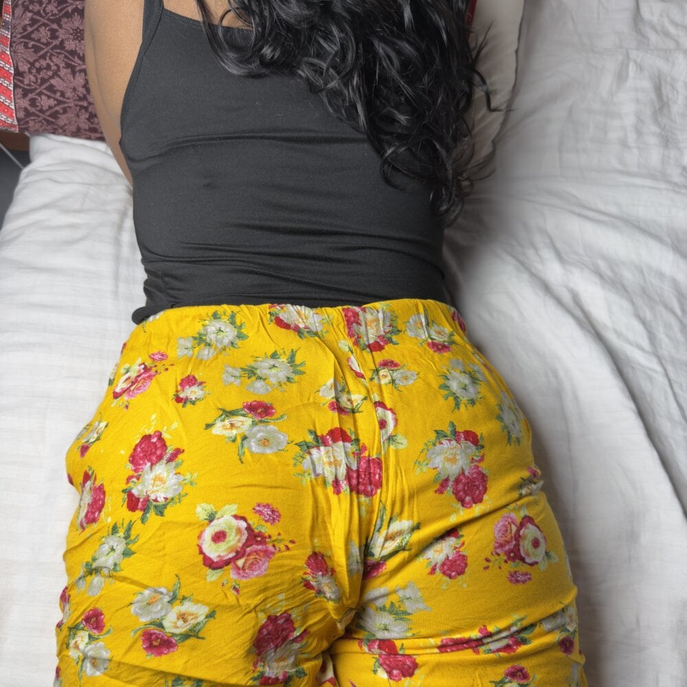 Shanu_is_here Chatroom