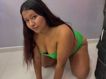 sharon-curvy