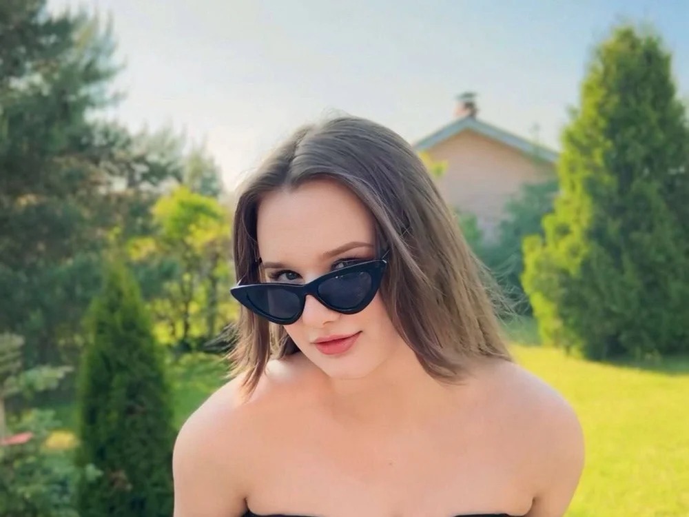Shiny_Nevena Chatroom