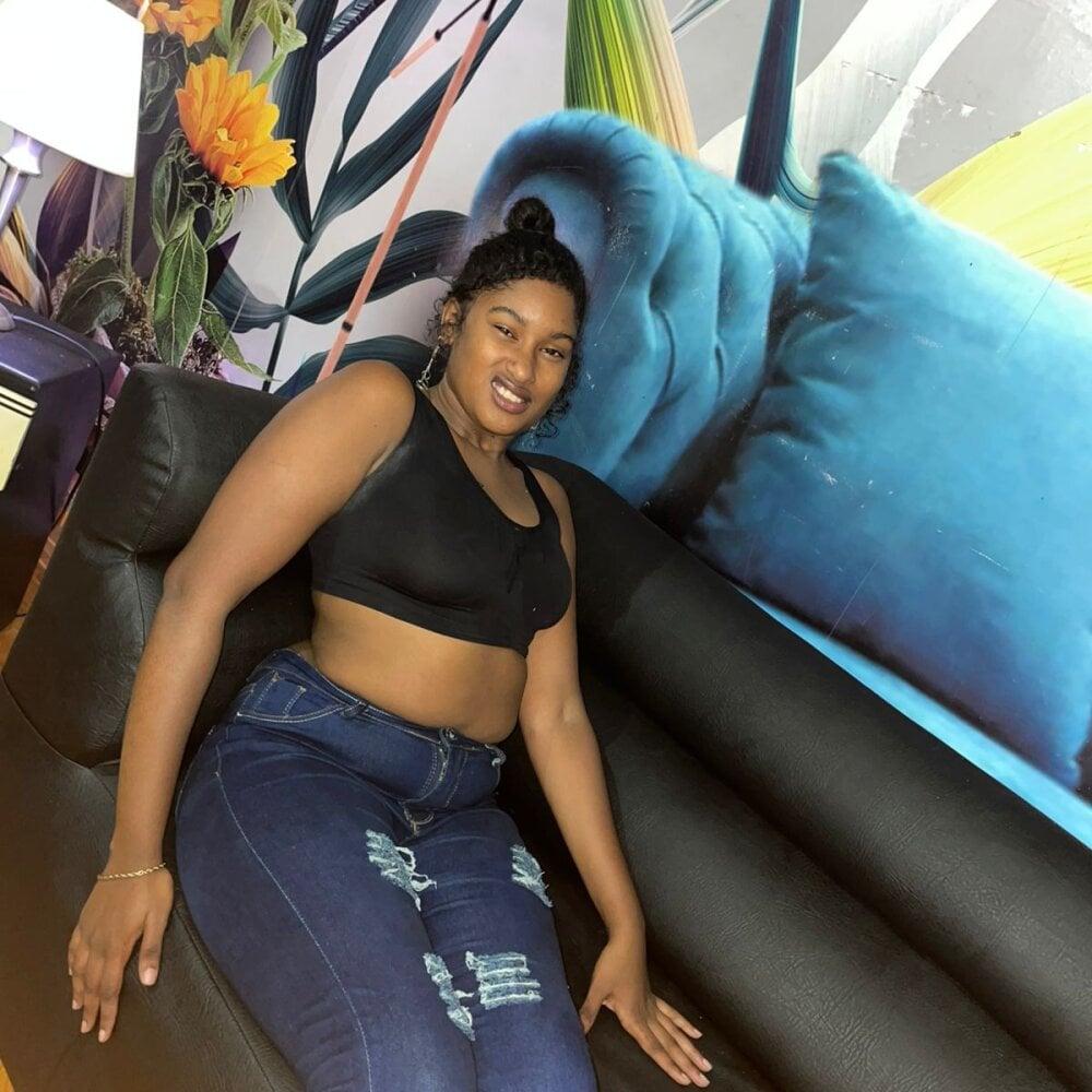 Shirly_golosa Chatroom