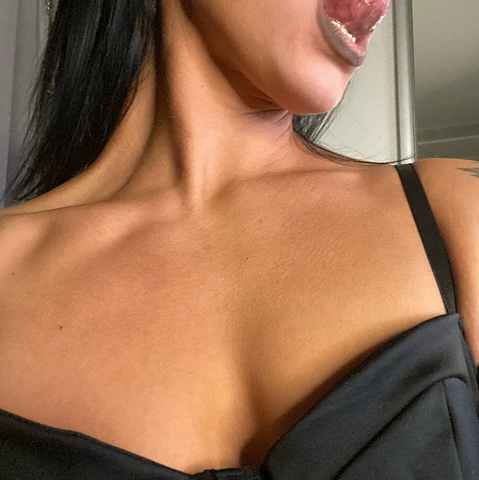 Simona_Moonshine Chatroom