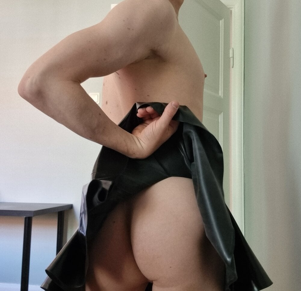 SinfulRubber Chatroom