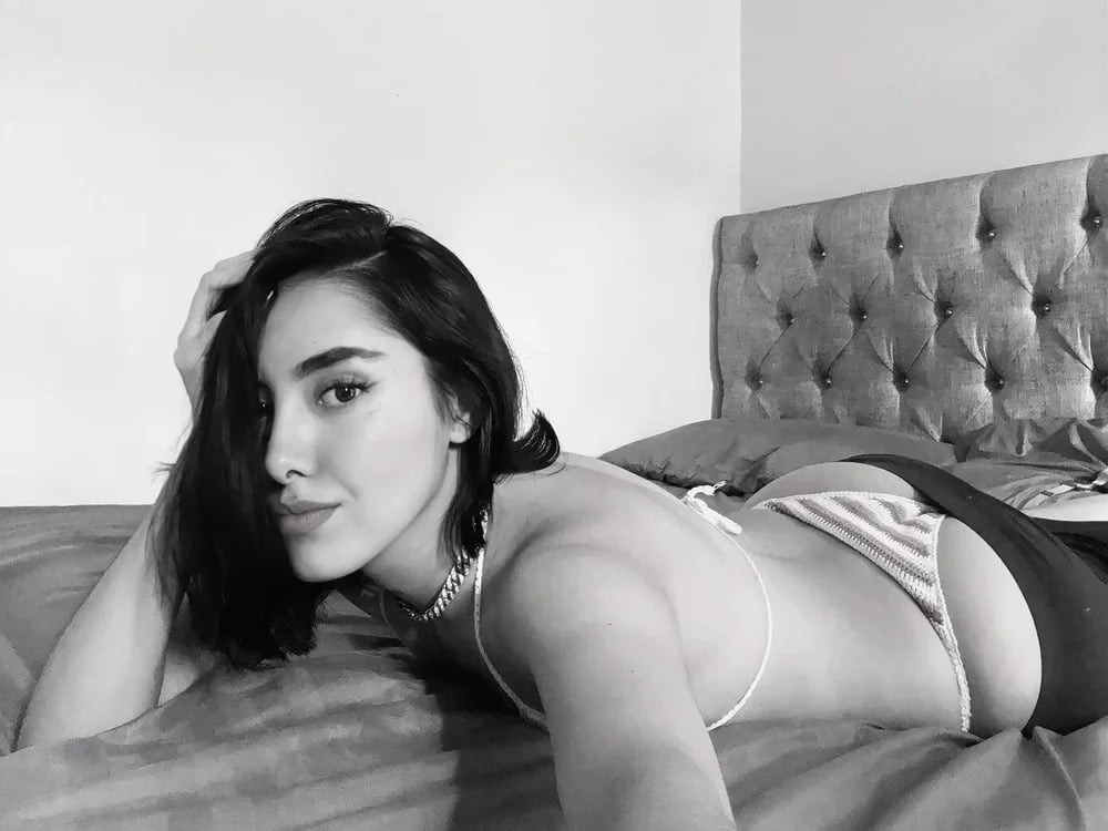 SkinnyIsa Chatroom