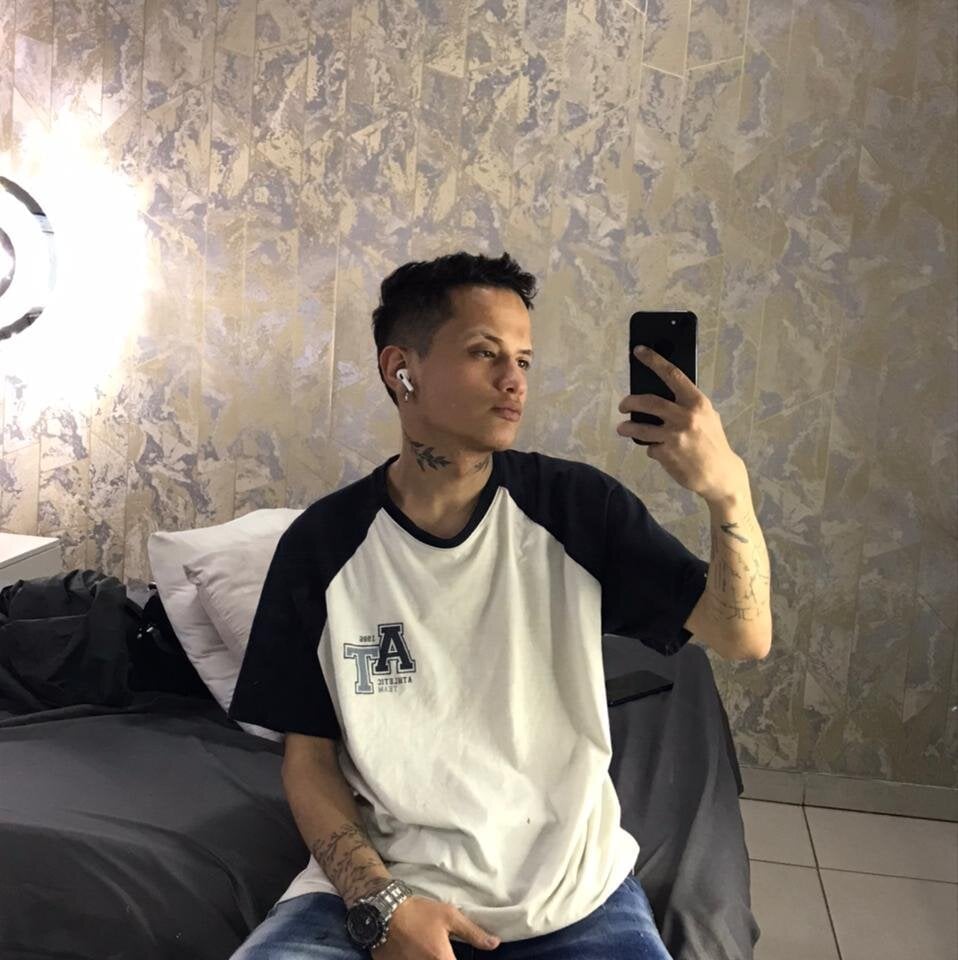 SkinnyZetth Chatroom