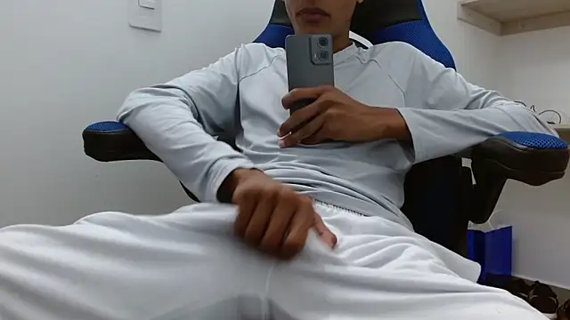 Skinny_boy12 Chatroom