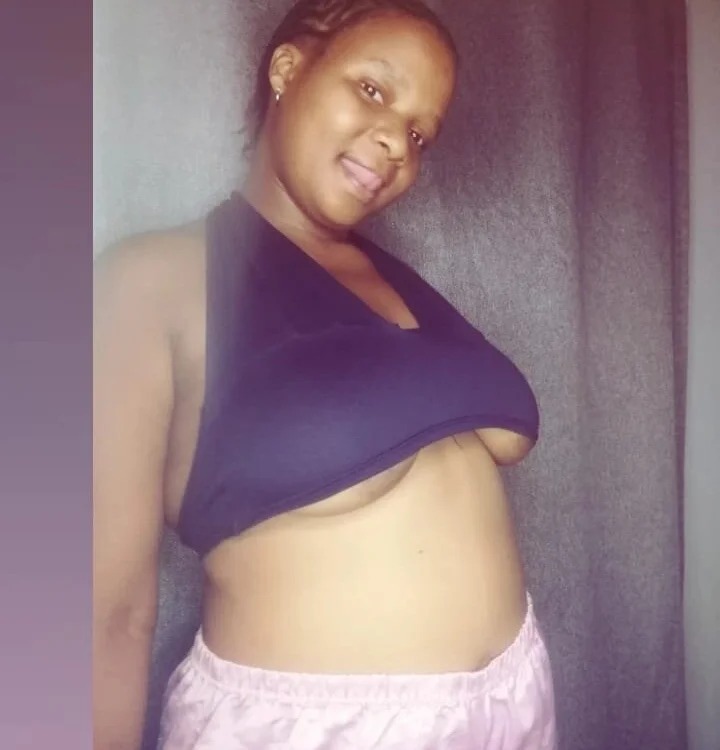 SlipperyLipsX Chatroom