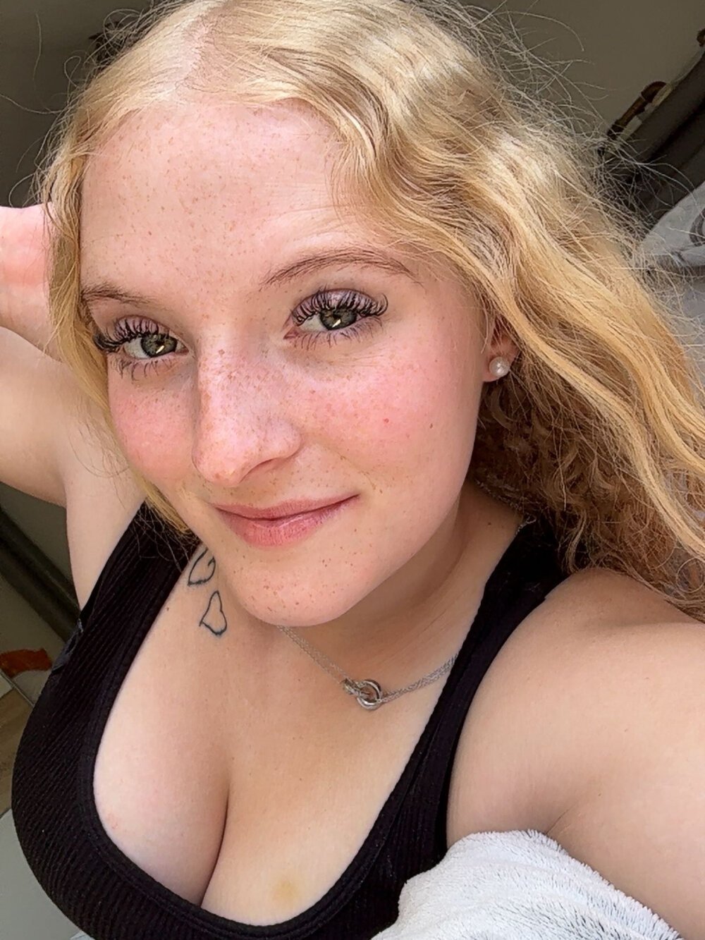 Sophie_cute06 Chatroom