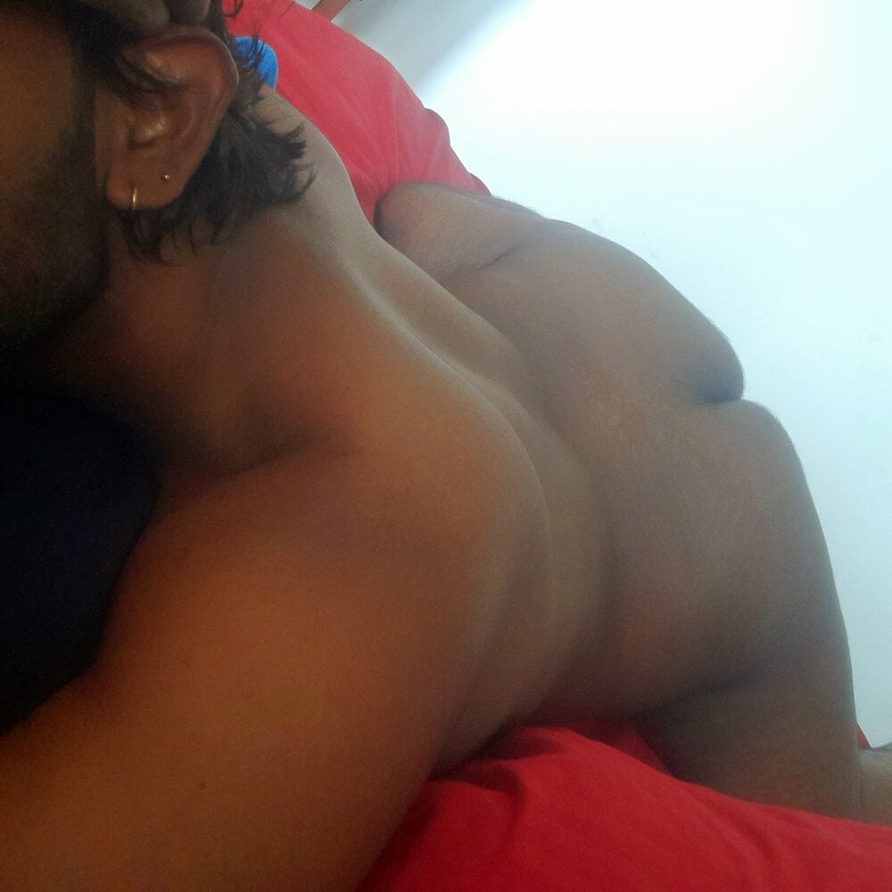 Srilankanbottomboy Webcam Profile Picture Srilankanbottomboy Chatroom