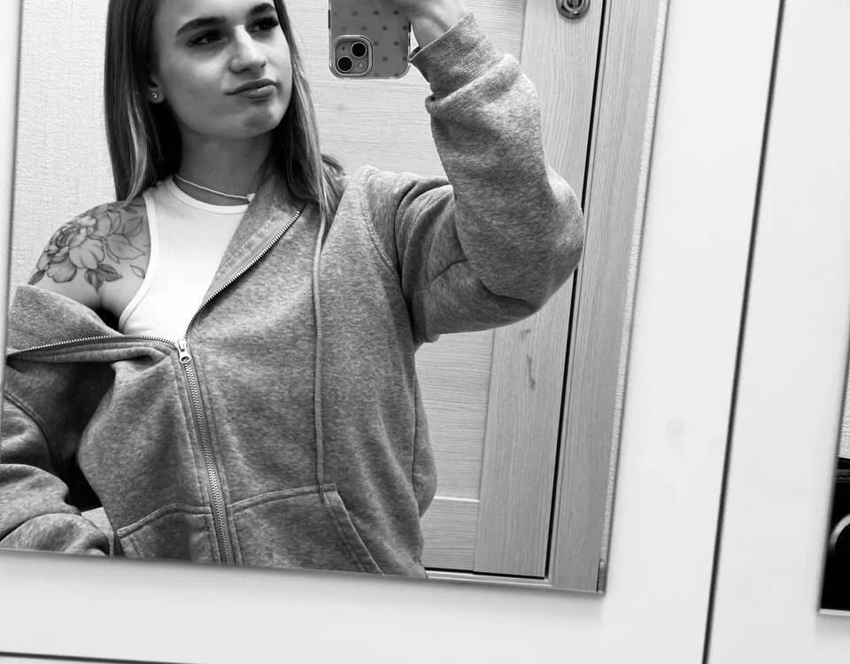 Stacey_Brow Chatroom