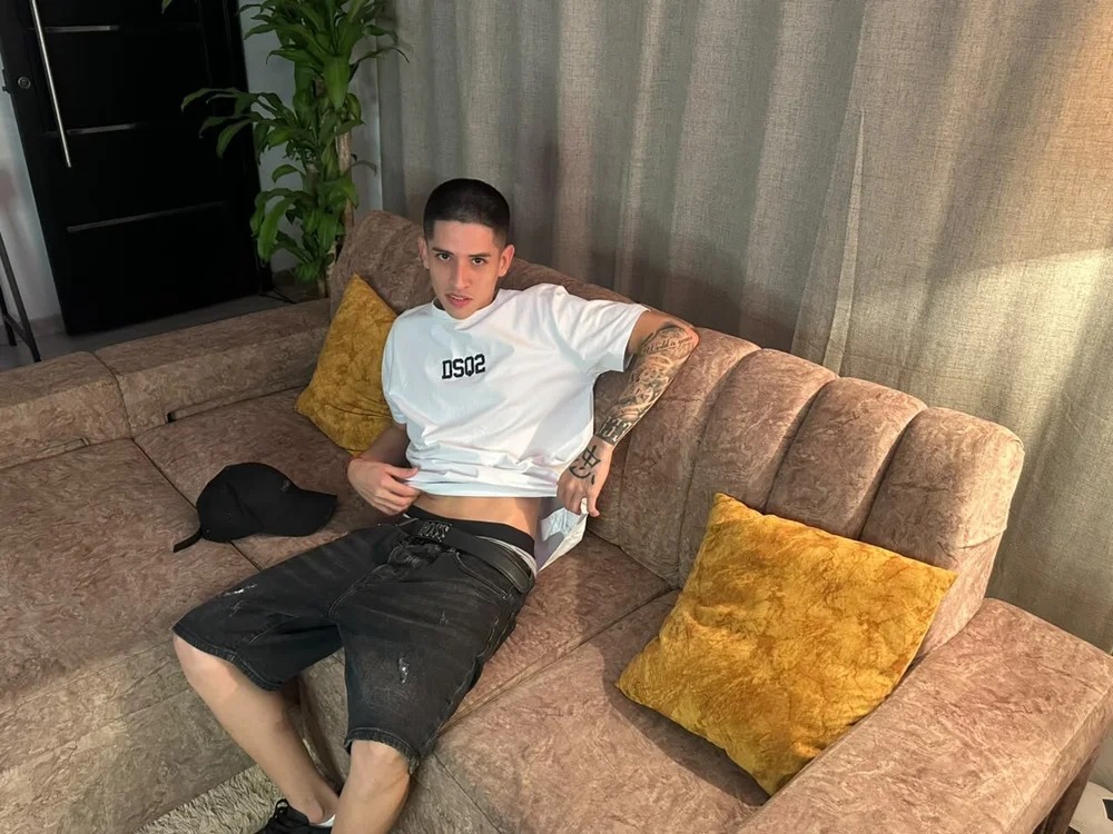 Steven_21Cm Chatroom