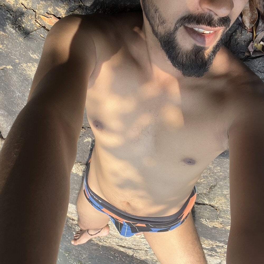 Stoner-boii-Cloudy-arhan Chatroom