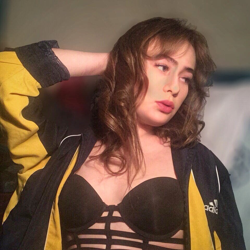 Street-Betty Chatroom