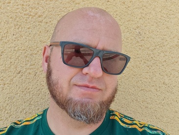 stunning-paul