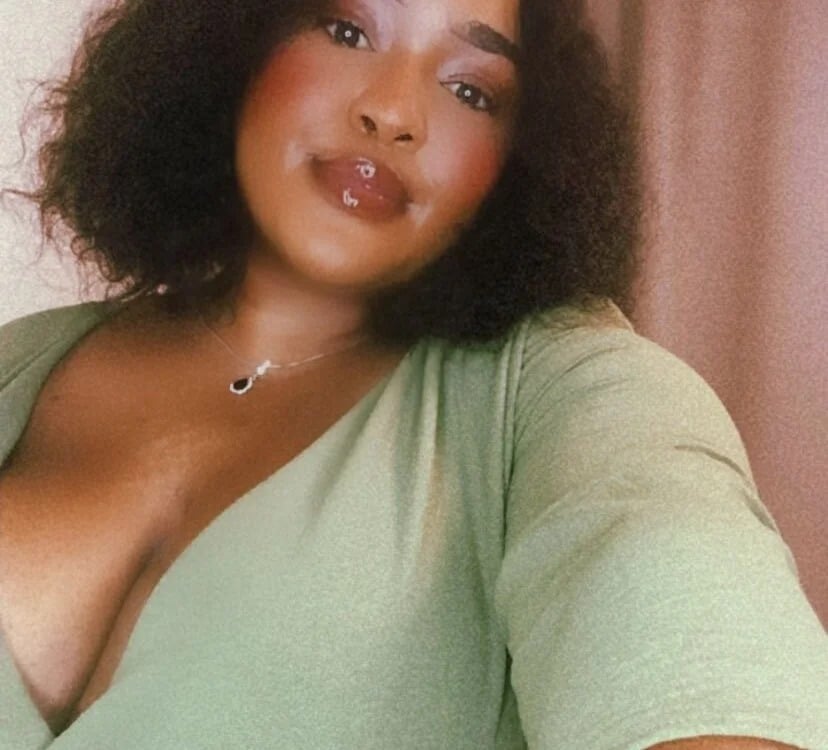 SubmissiveBabe01 Chatroom