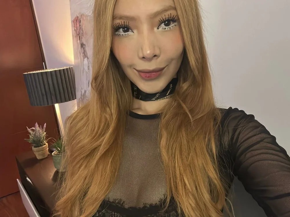 Suki_3 Chatroom