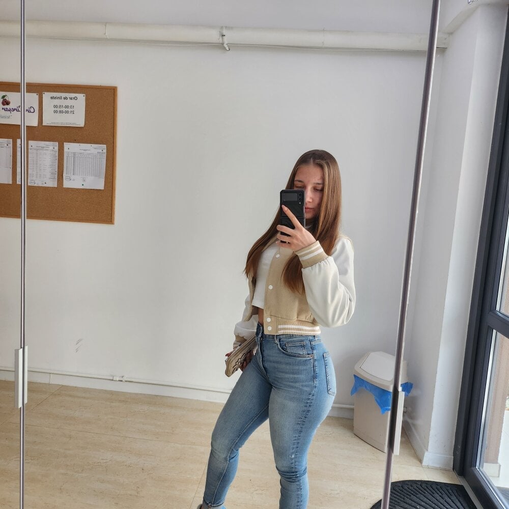 Suzinela18 Chatroom