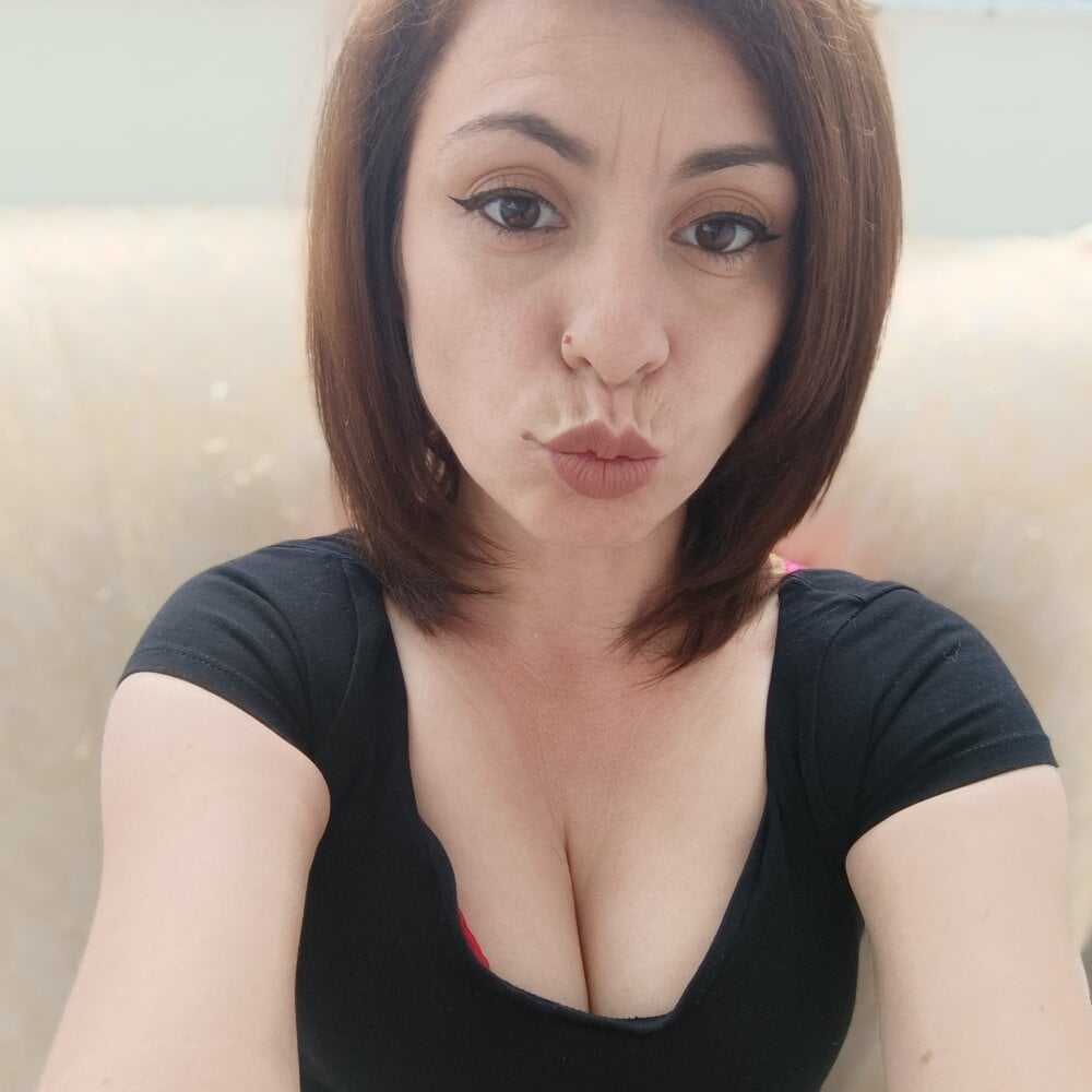 SweetAdela92 Chatroom