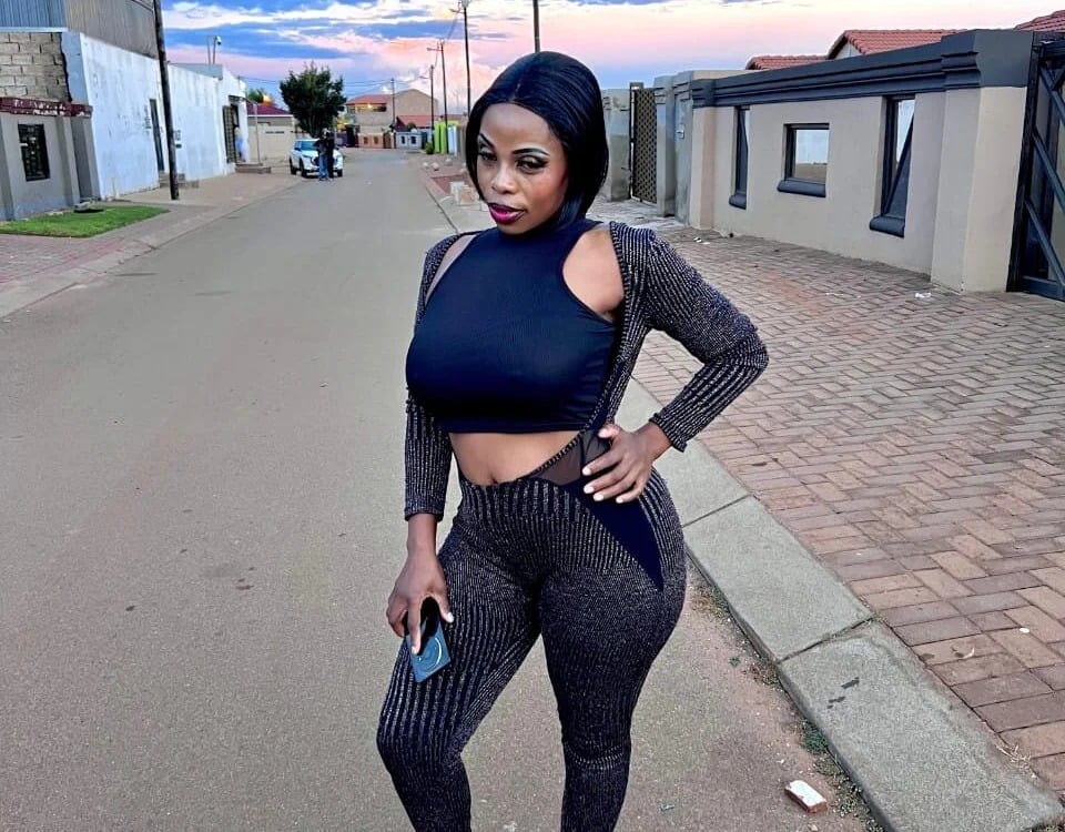 SweetHotLips102 Chatroom