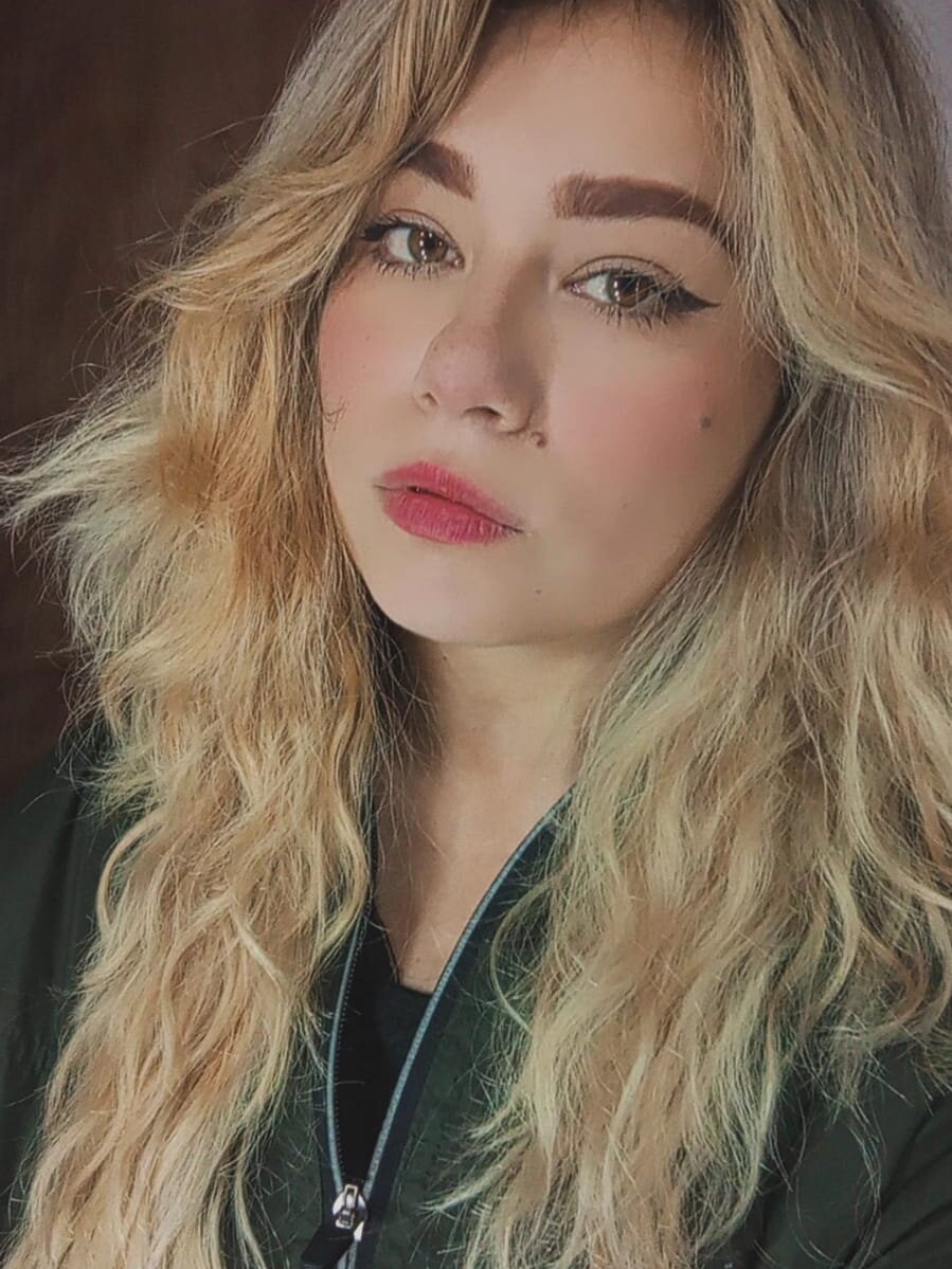 Sweet_Bella_Valery Chatroom