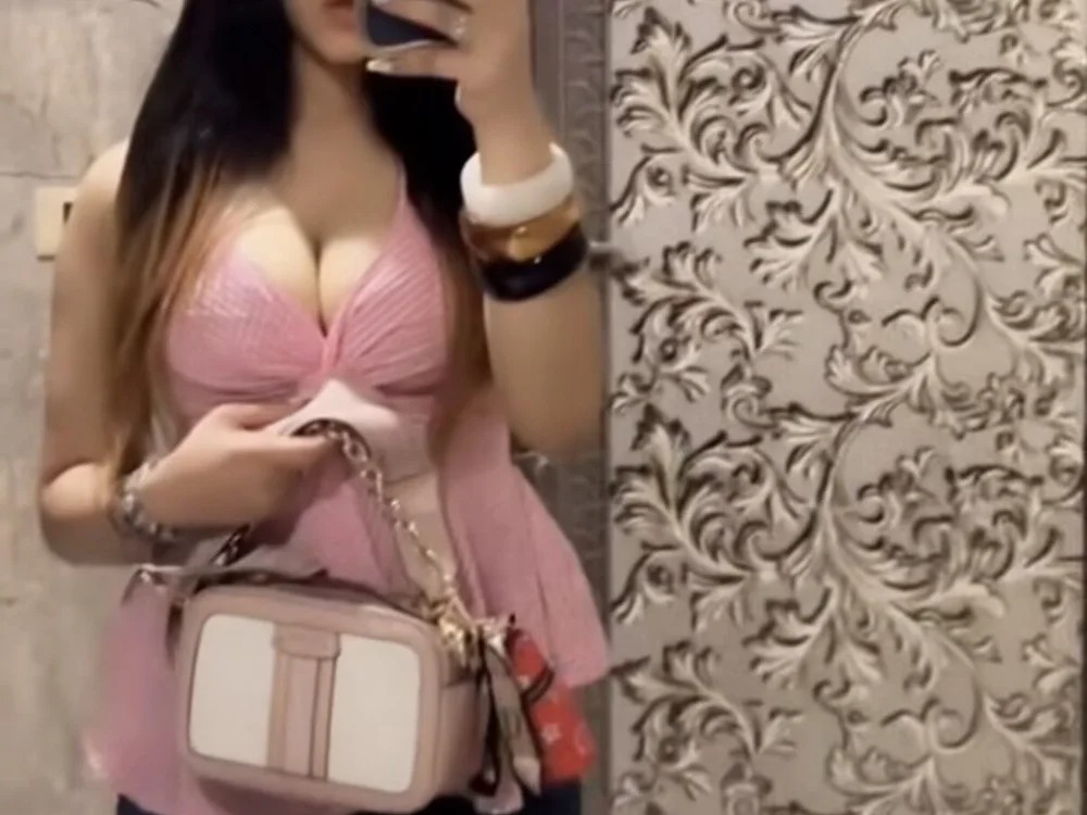Sweet_Karishma Chatroom
