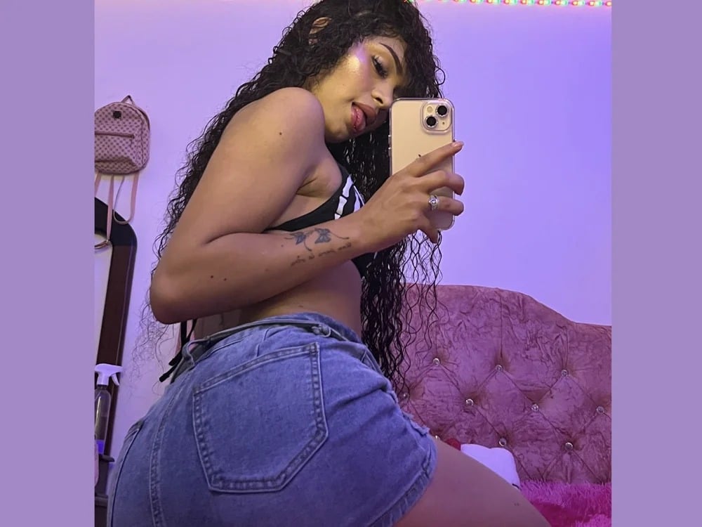 Sweet_Latin_Doll Chatroom