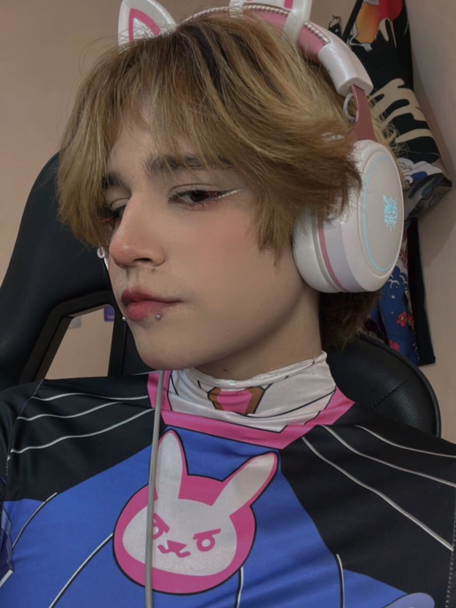 Sweett_Anny Chatroom