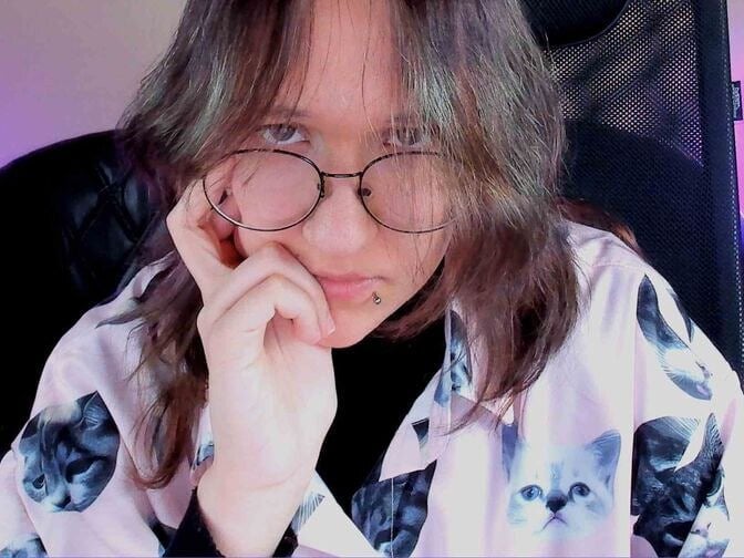 Sylvia_Reed Chatroom