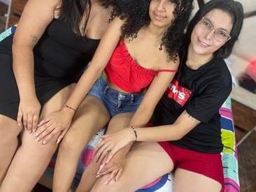 team-girls-lesbian