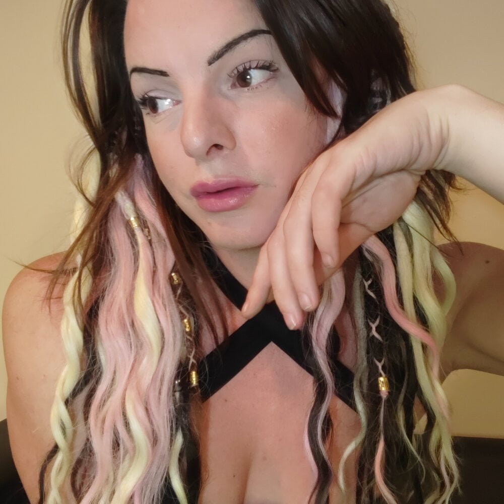 TSTaraBrookes Chatroom