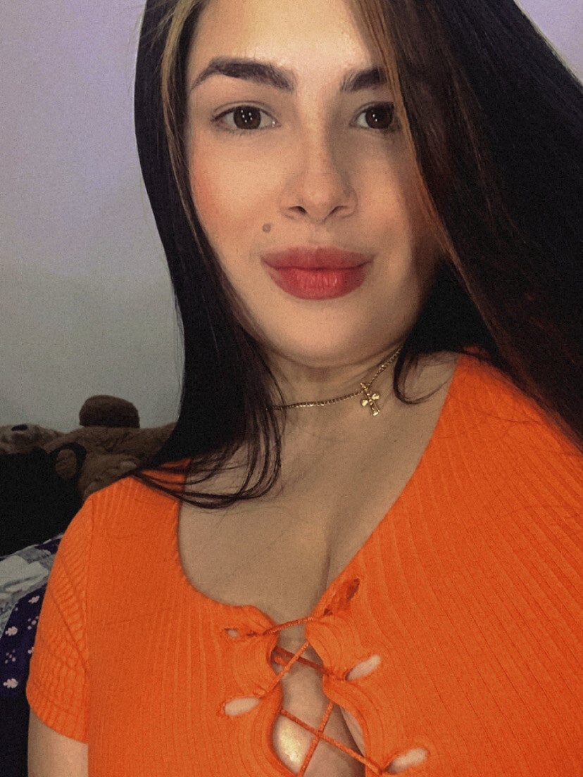 TaniaClinton Chatroom