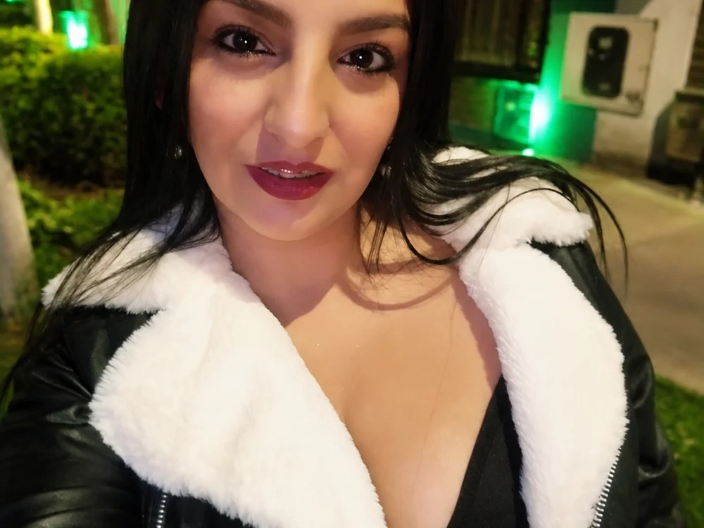 Tania_Monroe Chatroom