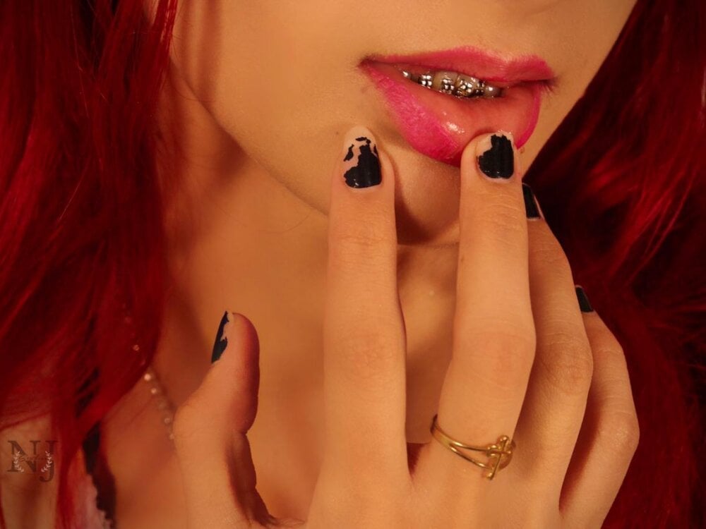 Tessa_Moon_ Chatroom