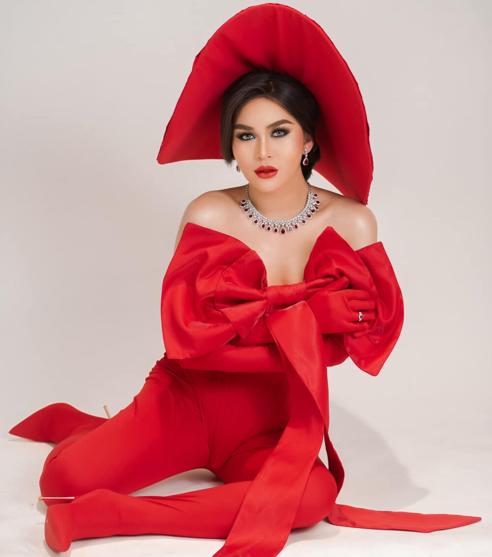 TheQueenNextDoor Chatroom