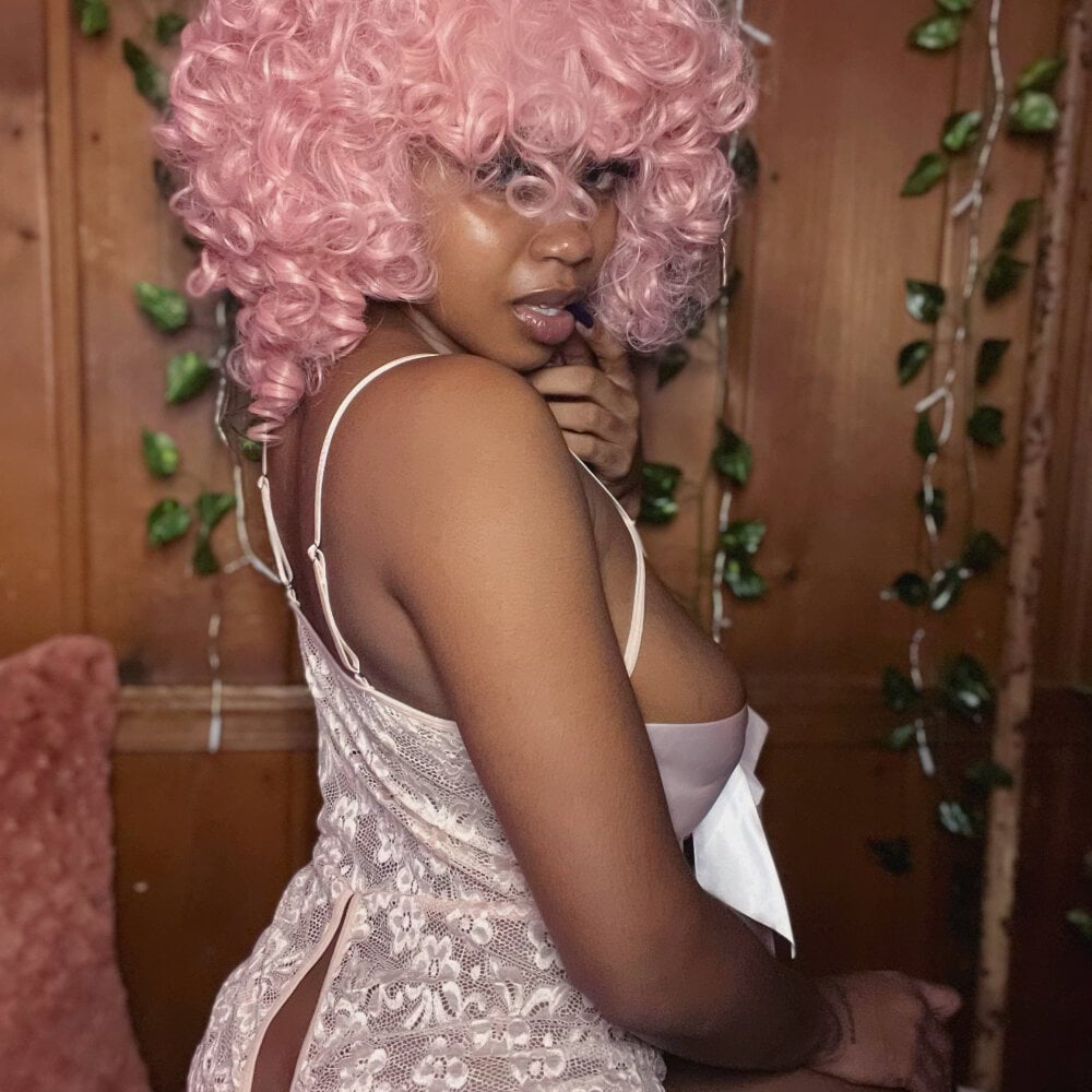 TheRealOshunQueen Chatroom