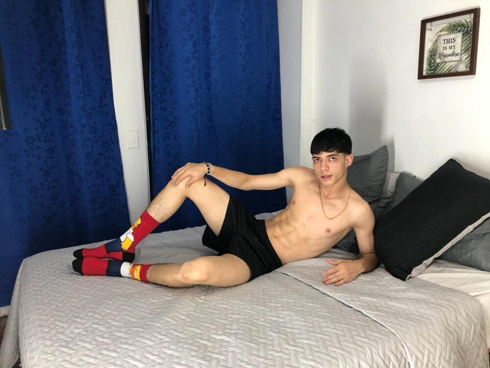Theo_Levis Chatroom