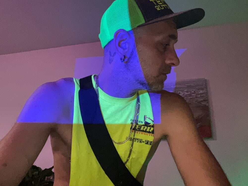 TheoreticallyCrazy2 Chatroom