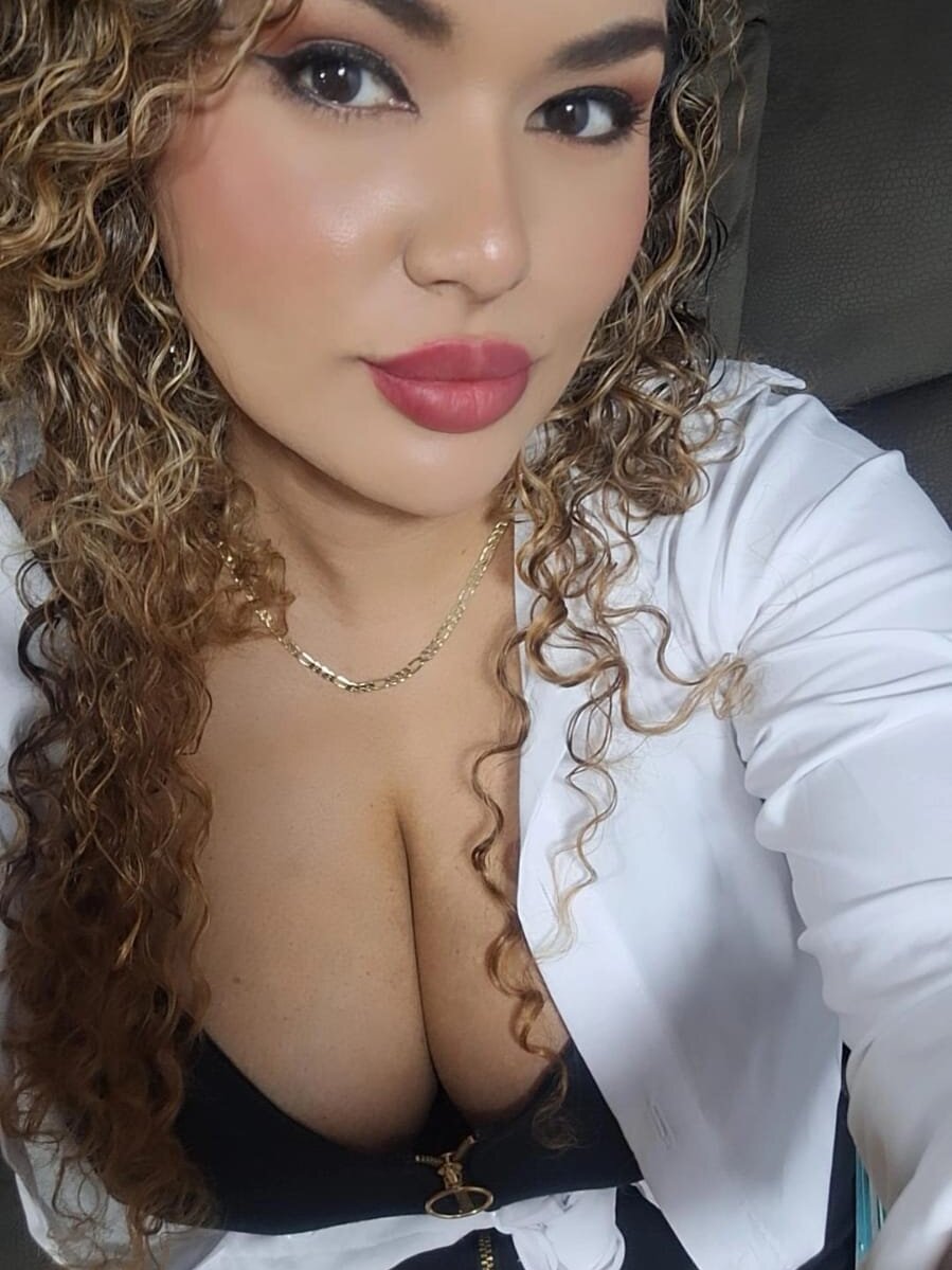 TianaRios_Pink Chatroom