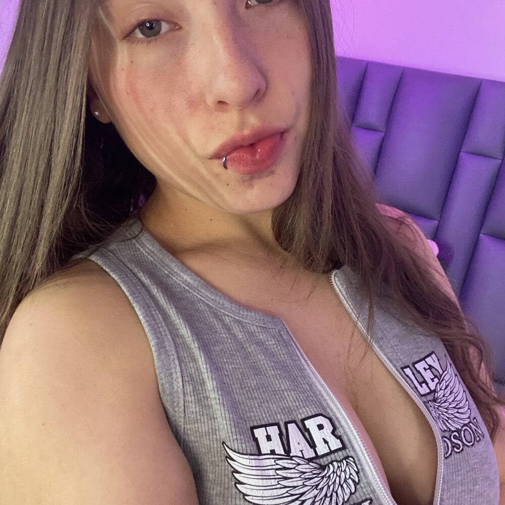 Tiara_19 Chatroom