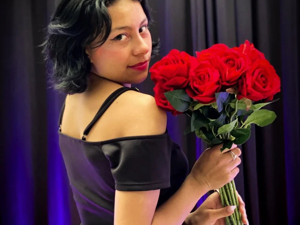 Tiiffany_Rose Chatroom