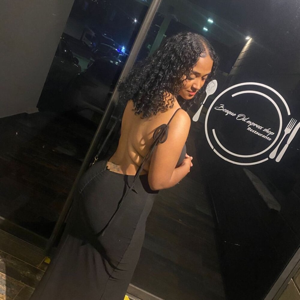 Tina_curly Chatroom