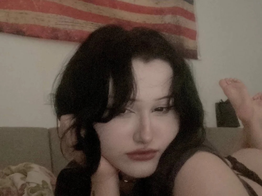 TitsQueenn Chatroom