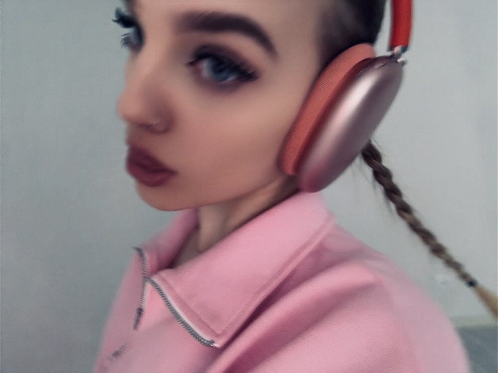 TonaSaether Chatroom