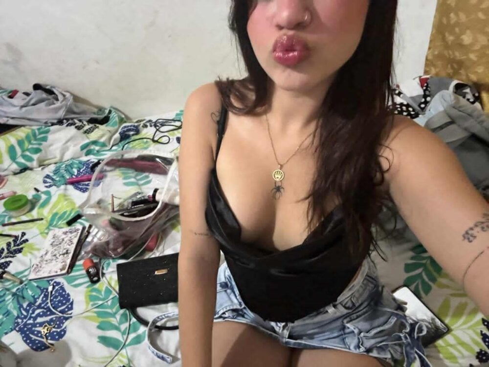 TwoHeartsPlay_OS Chatroom